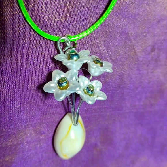 Flowers shell beads silver rainbow iridescent handmade beads white yellow golden - Picture 2 of 5